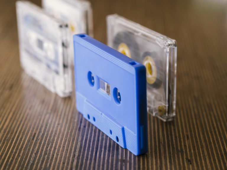 auer pac cassettes à vision diagonale en position verticale sur fond neutre