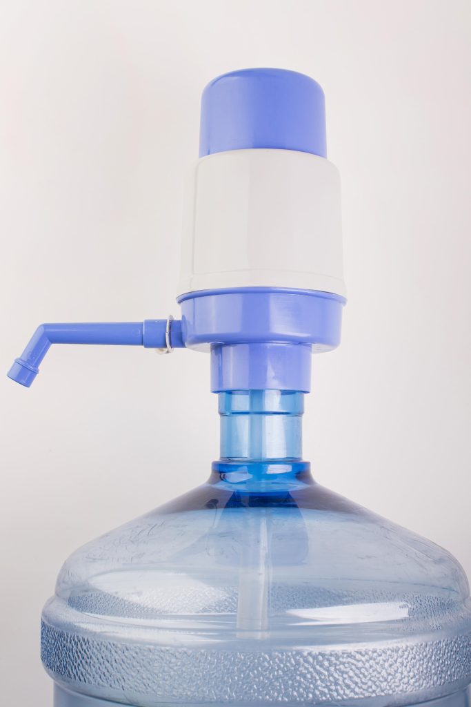 pac eau pompe à eau manuelle bleue en extérieur