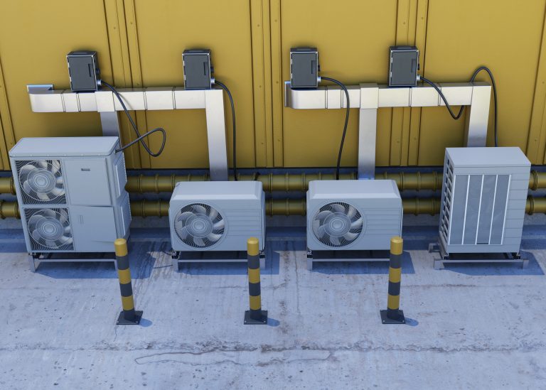 pompe à chaleur daikin air eau installée à l'extérieur d'une maison moderne