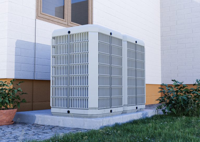 pompe chaleur air eau installée à l'extérieur d'une maison moderne