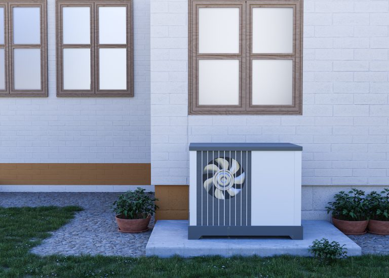prix pompe à chaleur maison 200m2 avec une unité extérieure installée à côté d'une maison moderne