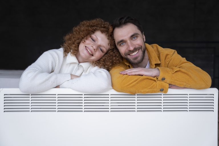radiateur pour pompe à chaleur air eau adapté pour chauffer un intérieur moderne